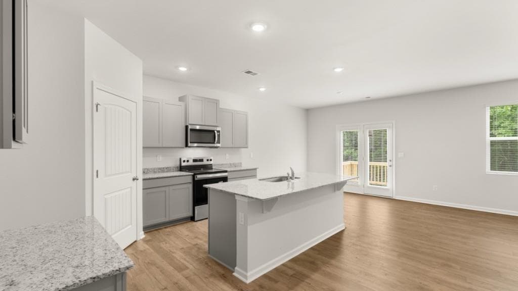 5 bedroom, 3 bathroom, 2,511 sq ft single family residence under contract at 8156 Coldstream Drive, Fairburn, GA 30213 — photo 4