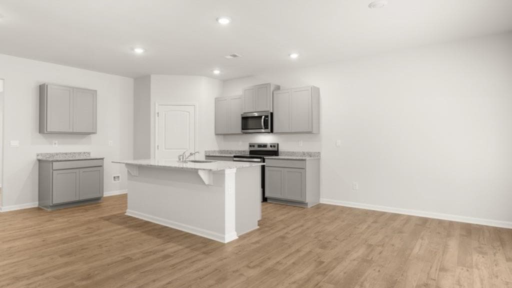 5 bedroom, 3 bathroom, 2,511 sq ft single family residence under contract at 8156 Coldstream Drive, Fairburn, GA 30213 — photo 5