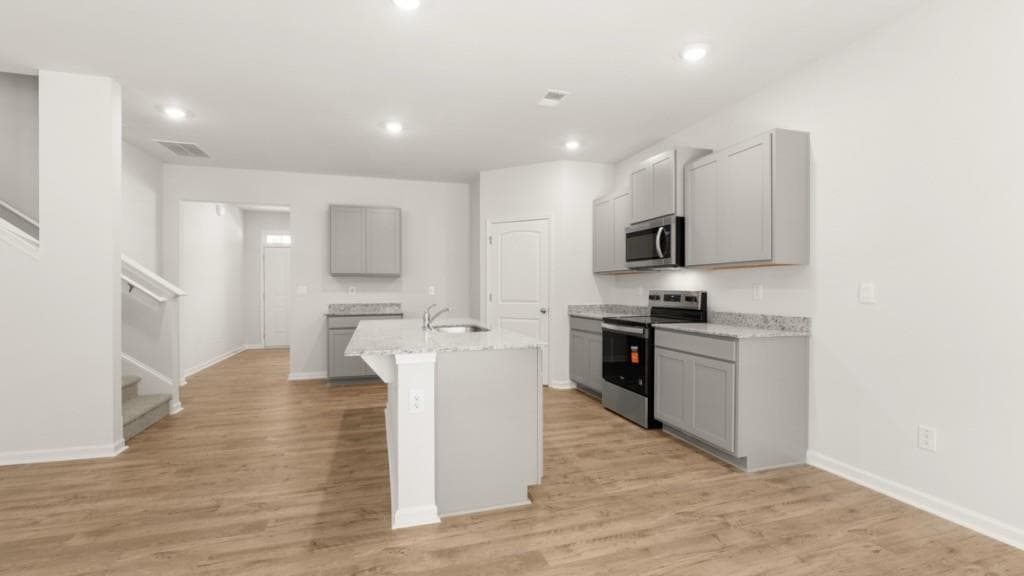 5 bedroom, 3 bathroom, 2,511 sq ft single family residence under contract at 8156 Coldstream Drive, Fairburn, GA 30213 — photo 8