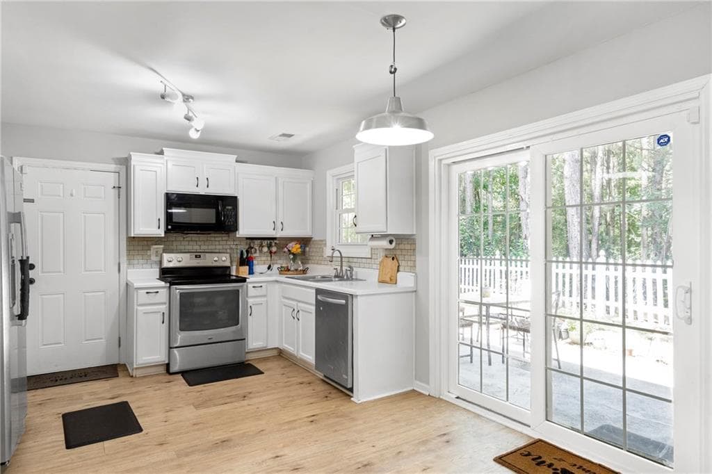4 bedroom, 3 bathroom, 1,548 sq ft single family residence for sale at 5775 River Ridge Lane, Sugar Hill, GA 30518 — photo 8