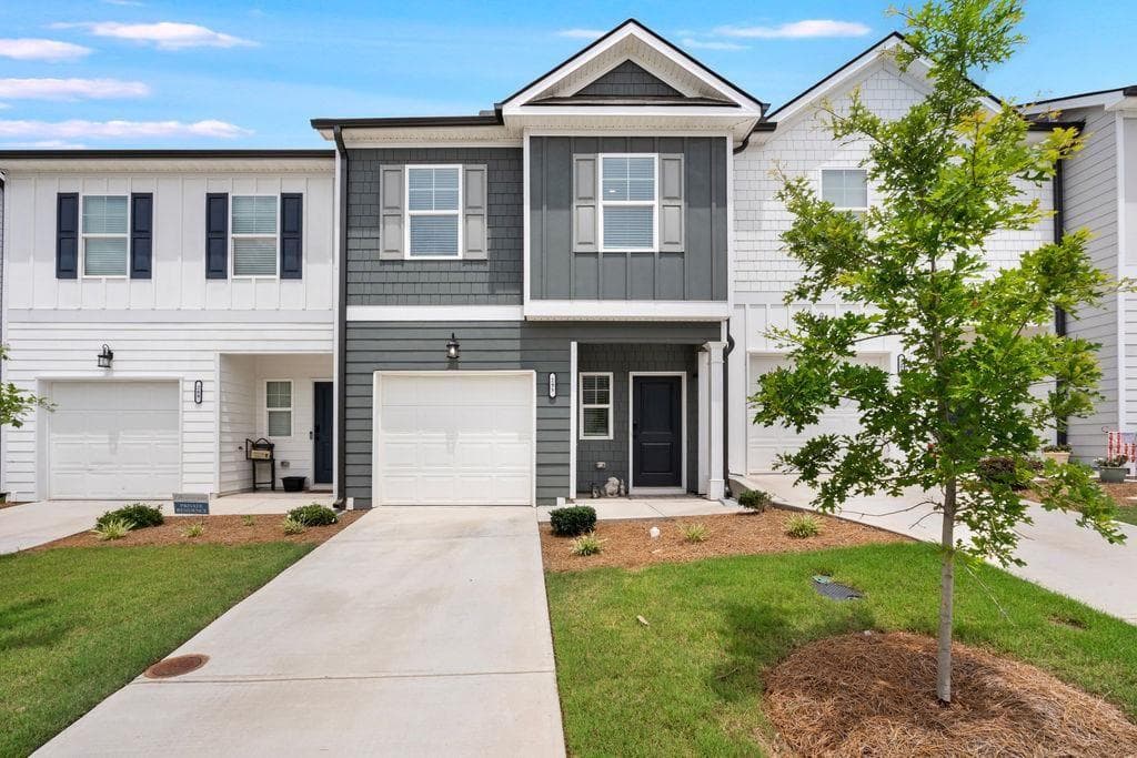 3 bedroom, 3 bathroom, 1,383 sq ft townhouse for sale at 295 Regent Park, Hoschton, GA 30548 — photo 2