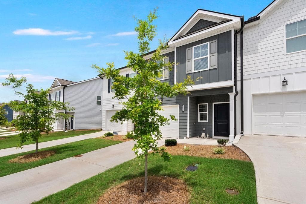 3 bedroom, 3 bathroom, 1,383 sq ft townhouse for sale at 295 Regent Park, Hoschton, GA 30548 — photo 3