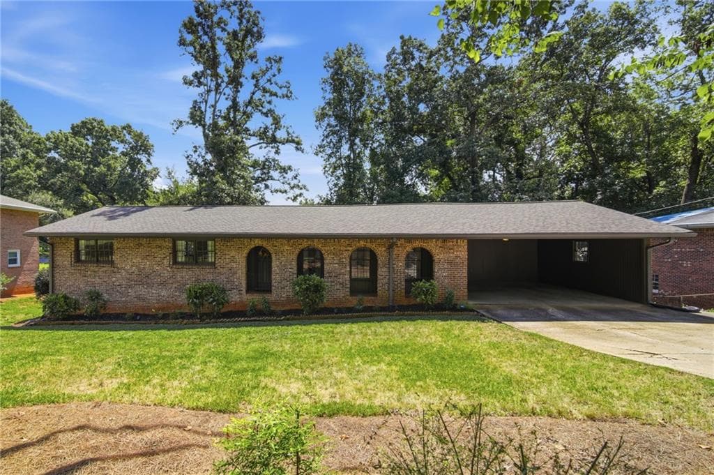 4 bedroom, 3 bathroom, 3,430 sq ft single family residence under contract at 5636 Crestwood Drive, Stone Mountain, GA 30087 — photo 2