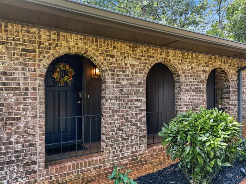 4 bedroom, 3 bathroom, 3,430 sq ft single family residence under contract at 5636 Crestwood Drive, Stone Mountain, GA 30087 — photo 3