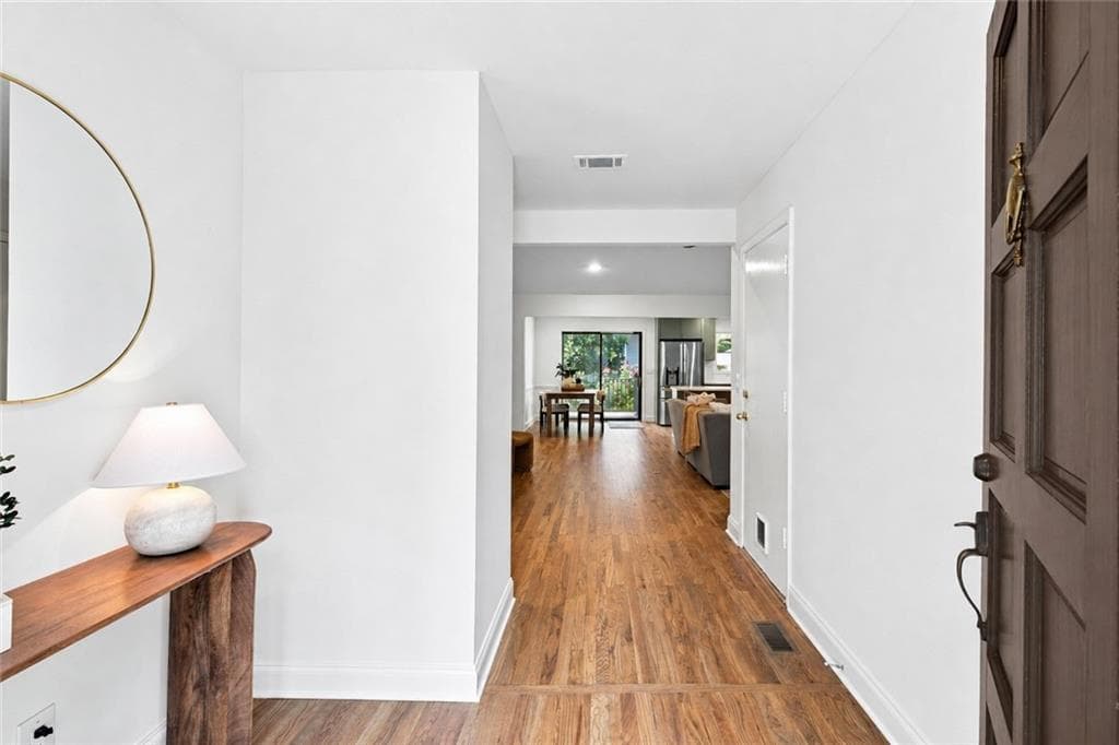 2 bedroom, 2 bathroom, 1,366 sq ft single family residence for sale at 1113 Capital Club Circle, Brookhaven, GA 30319 — photo 3