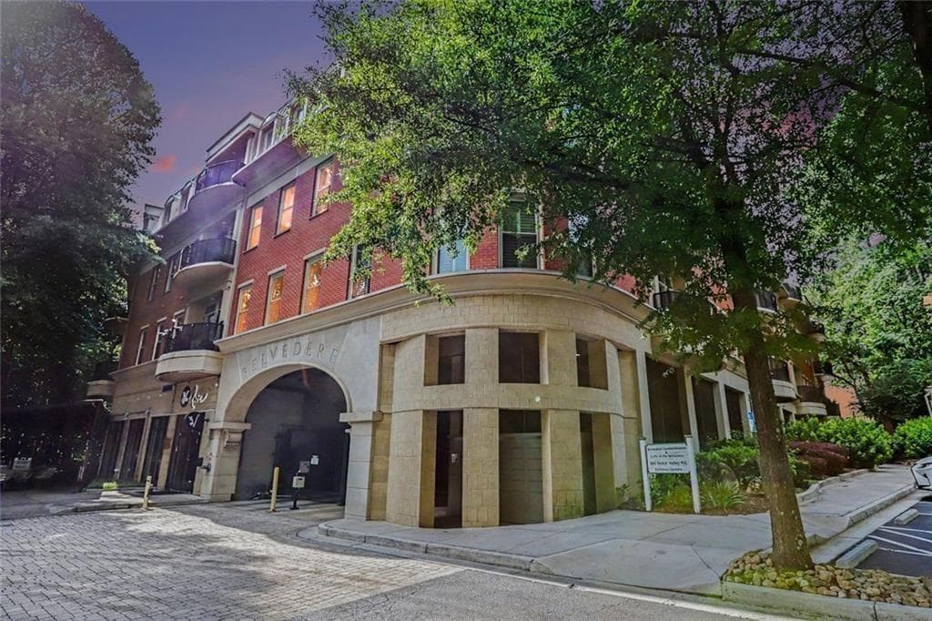 1 bedroom, 2 bathroom, 960 sq ft condominium for sale at 560 Dutch Valley Road 2305, Atlanta, GA 30324 — photo 2