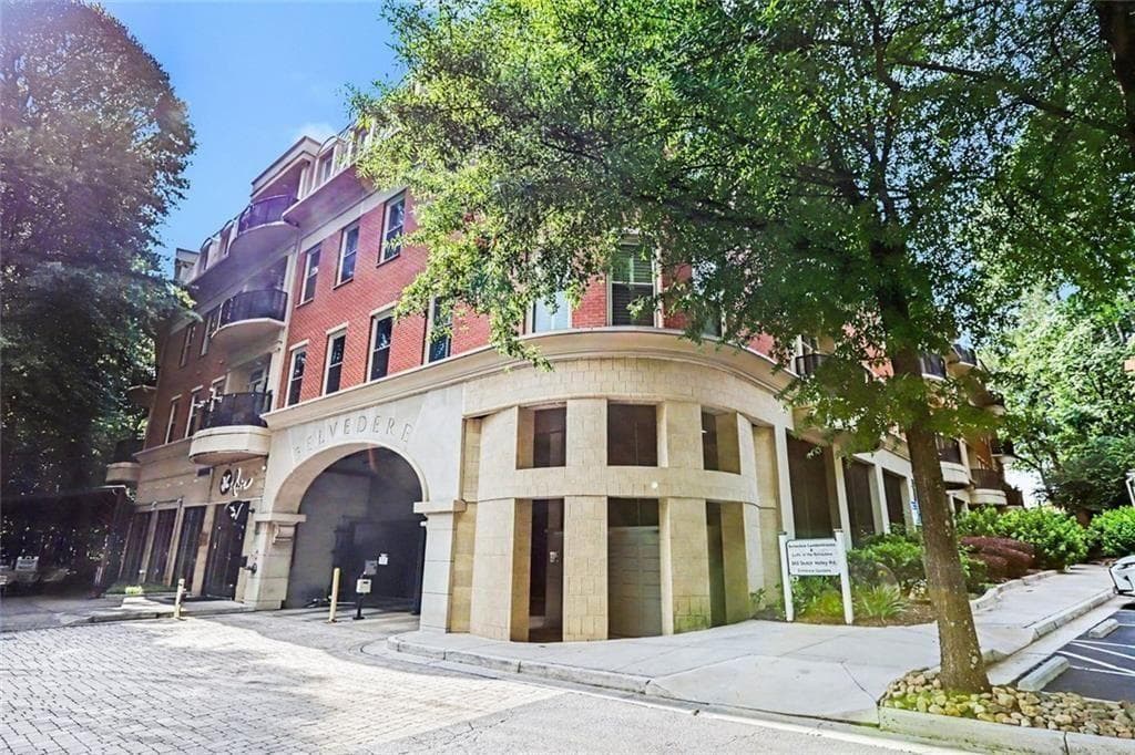 1 bedroom, 2 bathroom, 960 sq ft condominium for sale at 560 Dutch Valley Road 2305, Atlanta, GA 30324 — photo 3
