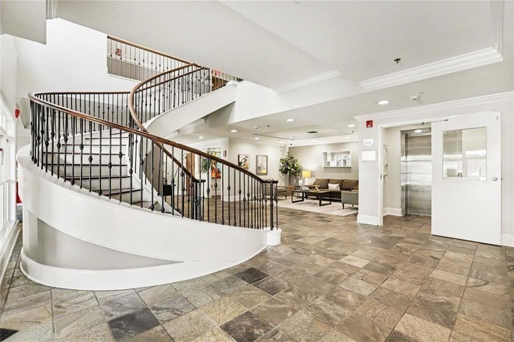1 bedroom, 2 bathroom, 960 sq ft condominium for sale at 560 Dutch Valley Road 2305, Atlanta, GA 30324 — photo 5