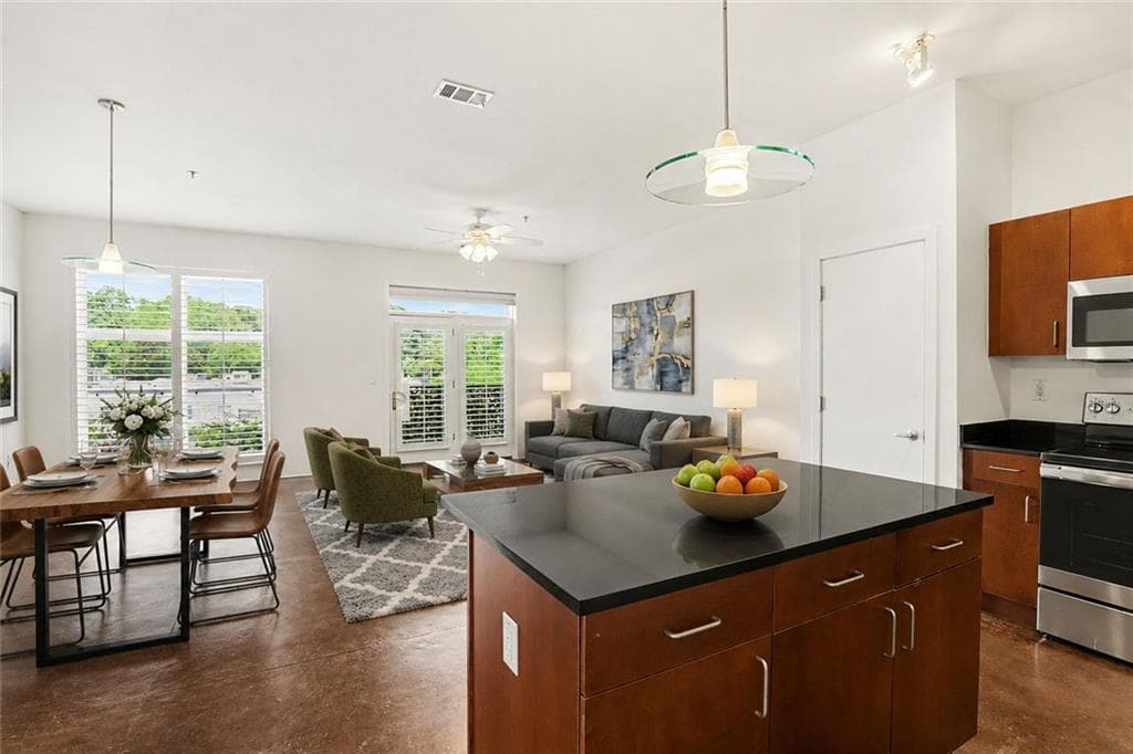 1 bedroom, 2 bathroom, 960 sq ft condominium for sale at 560 Dutch Valley Road 2305, Atlanta, GA 30324 — photo 10