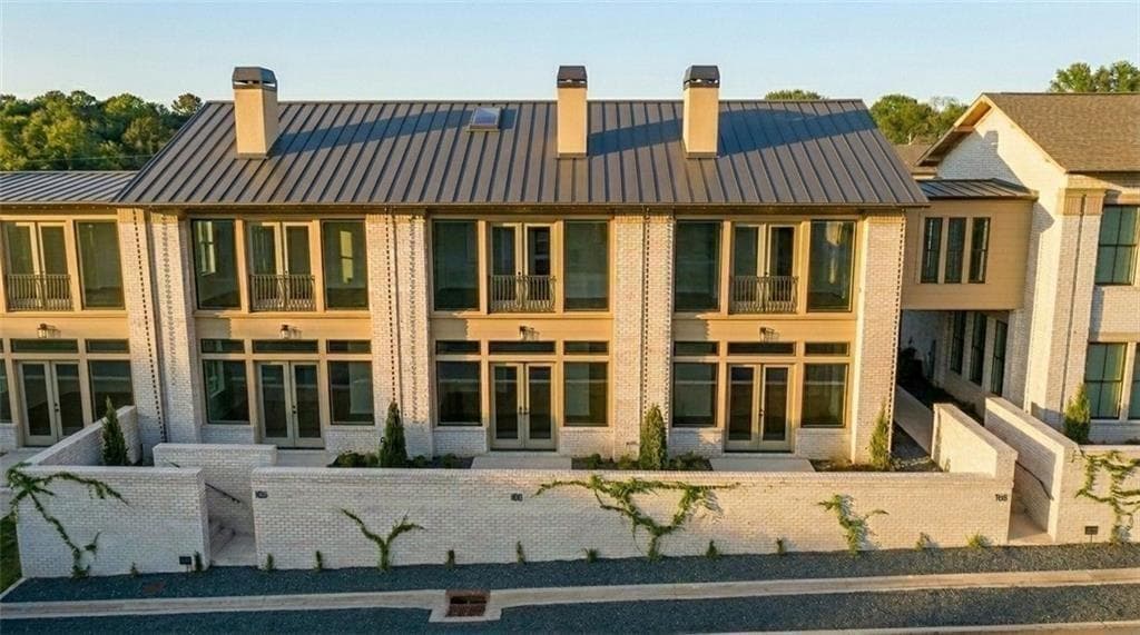 3 bedroom, 3 bathroom, 1,864 sq ft townhouse under contract at 180 Rolison Way, Fayetteville, GA 30214 — photo 2
