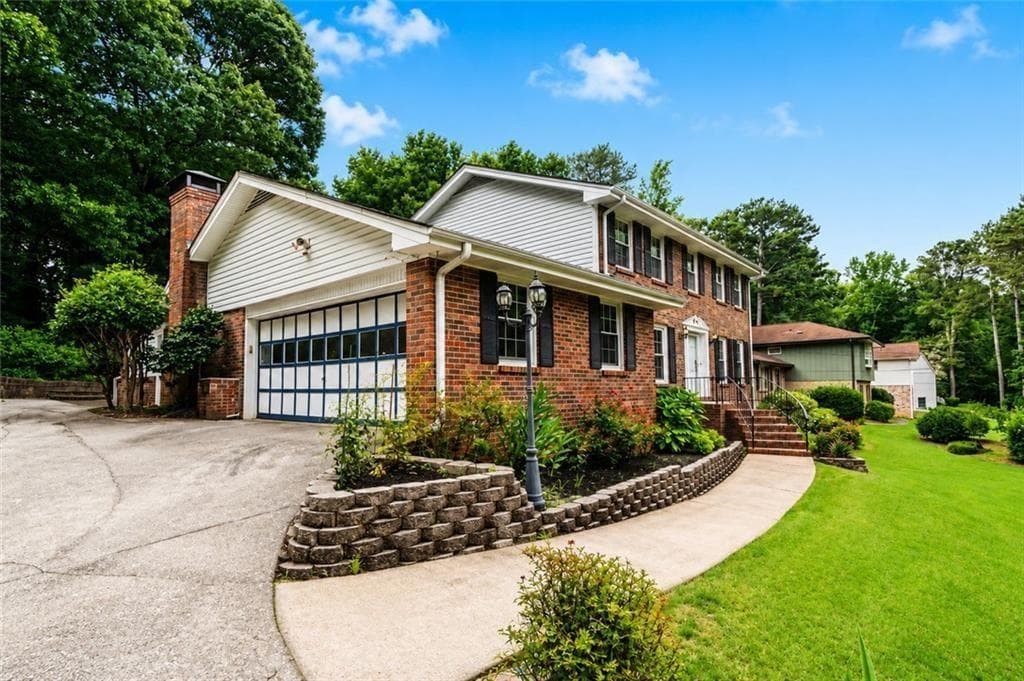 4 bedroom, 4 bathroom, 3,478 sq ft single family residence for sale at 1683 Oak Ridge Circle, Stone Mountain, GA 30087 — photo 2