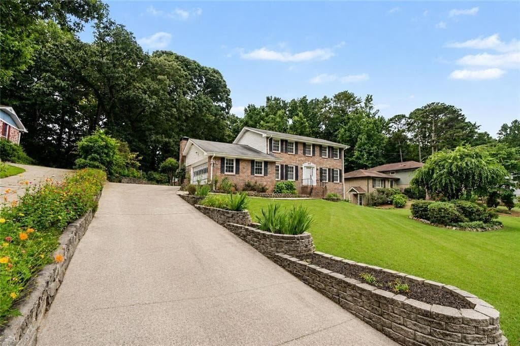 4 bedroom, 4 bathroom, 3,478 sq ft single family residence for sale at 1683 Oak Ridge Circle, Stone Mountain, GA 30087 — photo 3