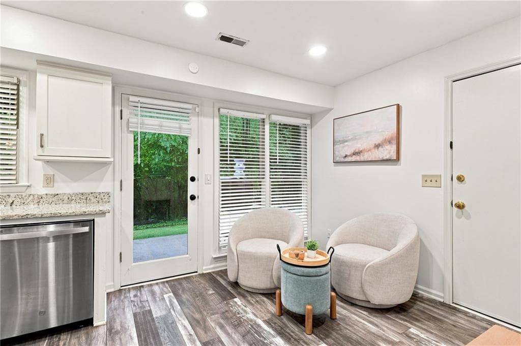 2 bedroom, 3 bathroom, 1,488 sq ft single family residence for sale at 414 Roswell Green Lane, Roswell, GA 30075 — photo 8