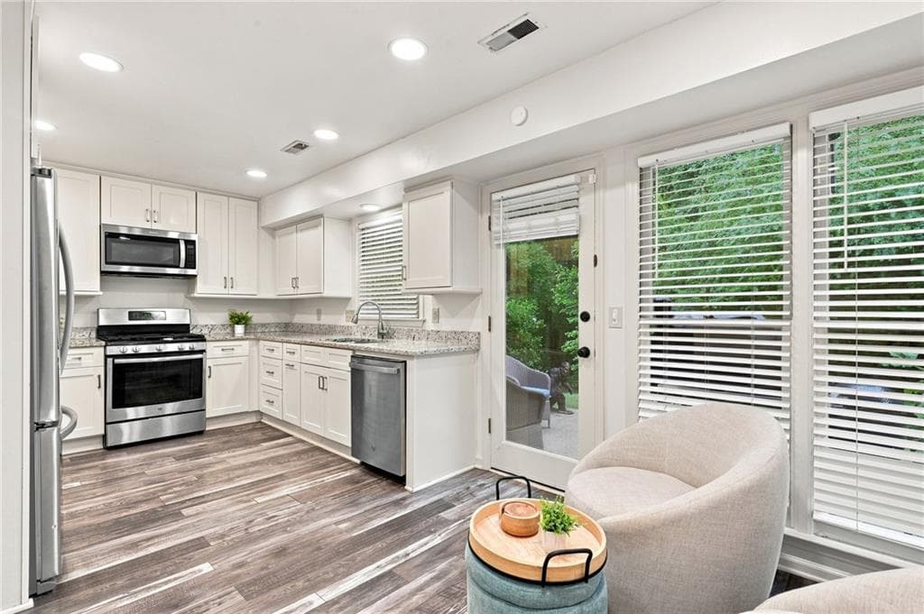 2 bedroom, 3 bathroom, 1,488 sq ft single family residence for sale at 414 Roswell Green Lane, Roswell, GA 30075 — photo 10