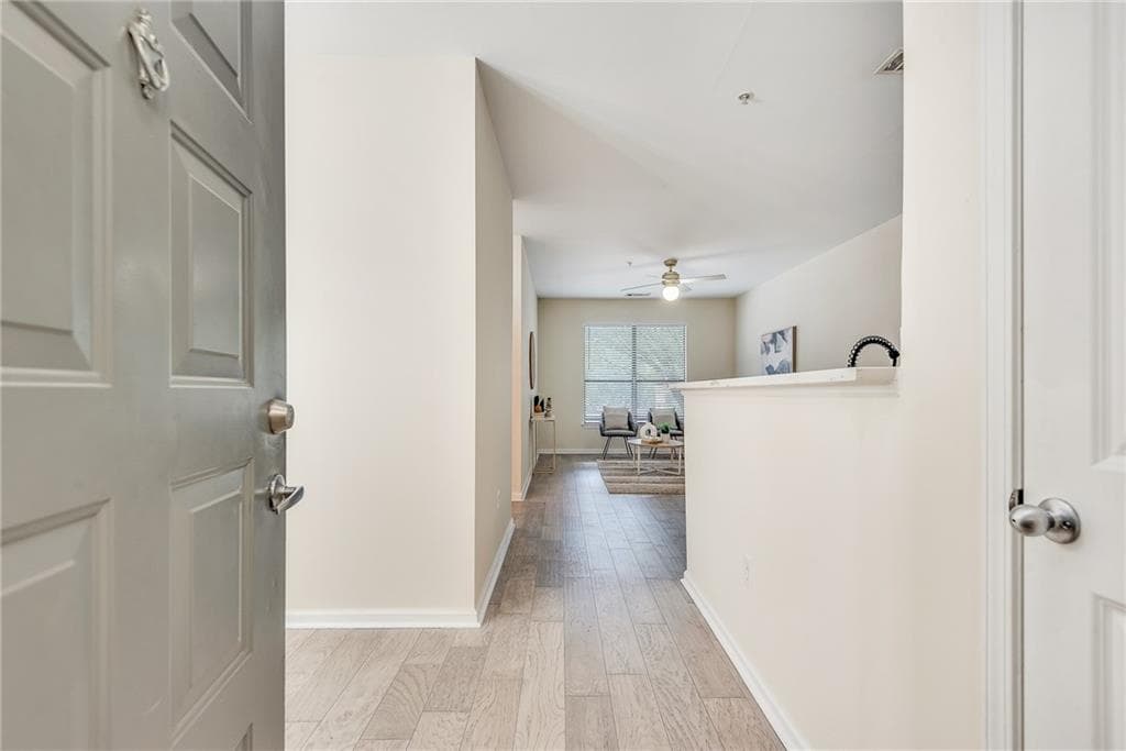 2 bedroom, 2 bathroom, 1,077 sq ft condominium for sale at 821 Ralph Mcgill Boulevard 3207, Atlanta, GA 30306 — photo 3
