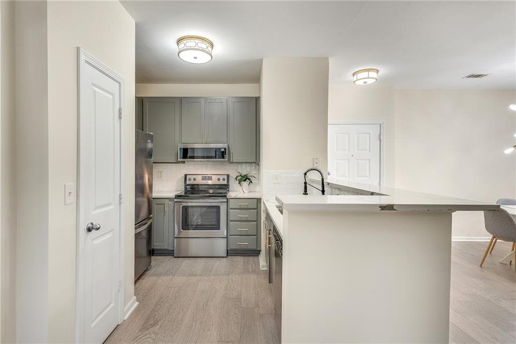 2 bedroom, 2 bathroom, 1,077 sq ft condominium for sale at 821 Ralph Mcgill Boulevard 3207, Atlanta, GA 30306 — photo 8
