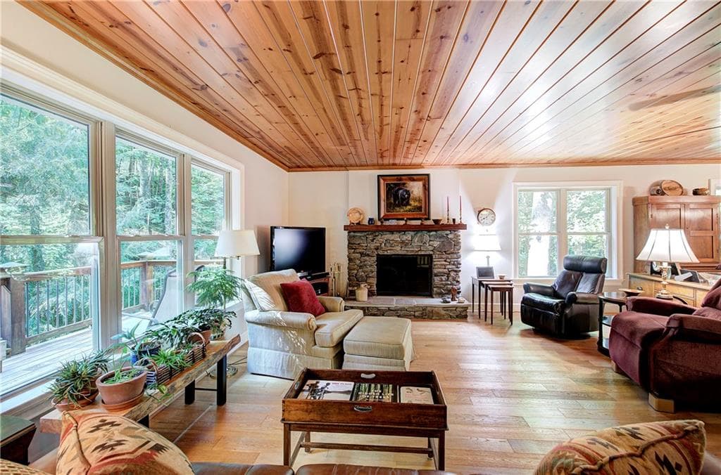 3 bedroom, 3 bathroom single family residence under contract at 999 Crippled Oak Trail, Jasper, GA 30143 — photo 5