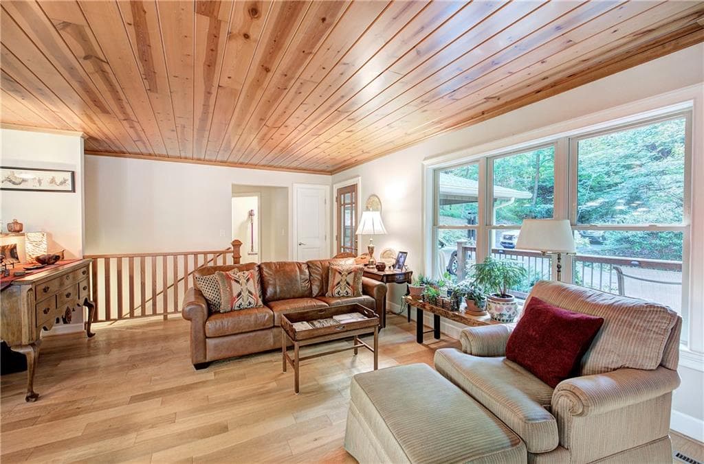 3 bedroom, 3 bathroom single family residence under contract at 999 Crippled Oak Trail, Jasper, GA 30143 — photo 6