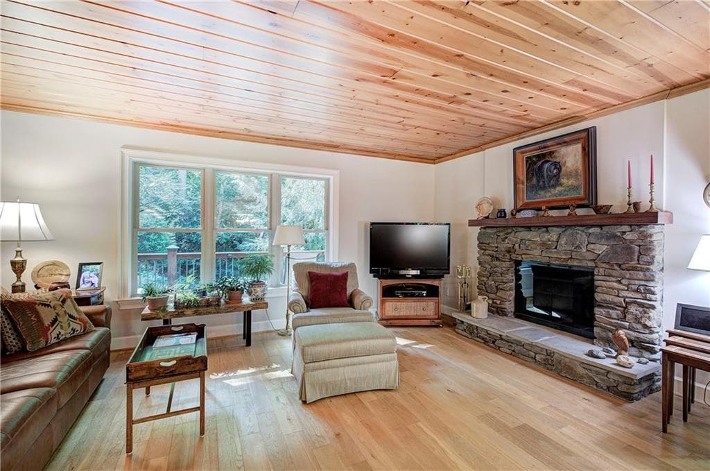 3 bedroom, 3 bathroom single family residence under contract at 999 Crippled Oak Trail, Jasper, GA 30143 — photo 7