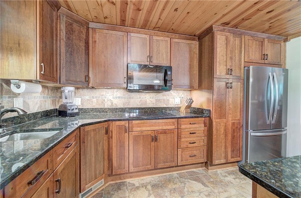 3 bedroom, 3 bathroom single family residence under contract at 999 Crippled Oak Trail, Jasper, GA 30143 — photo 10
