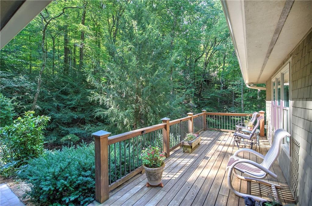 3 bedroom, 3 bathroom single family residence under contract at 999 Crippled Oak Trail, Jasper, GA 30143 — photo 2