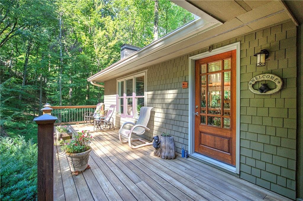 3 bedroom, 3 bathroom single family residence under contract at 999 Crippled Oak Trail, Jasper, GA 30143