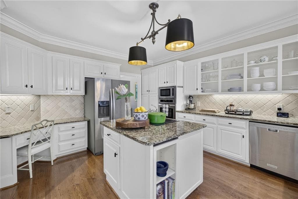 5 bedroom, 5 bathroom, 5,561 sq ft single family residence under contract at 1572 Asheforde Drive, Marietta, GA 30068 — photo 10