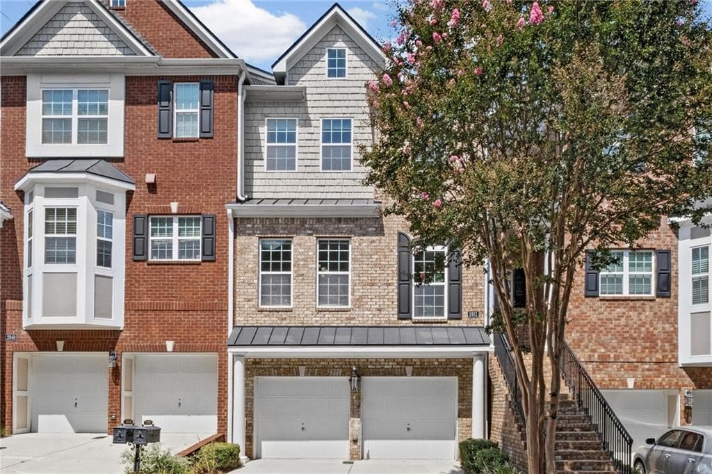 3 bedroom, 4 bathroom, 3,641 sq ft townhouse for sale at 2951 Rivergreen Lane, Atlanta, GA 30339 — photo 1 of 51