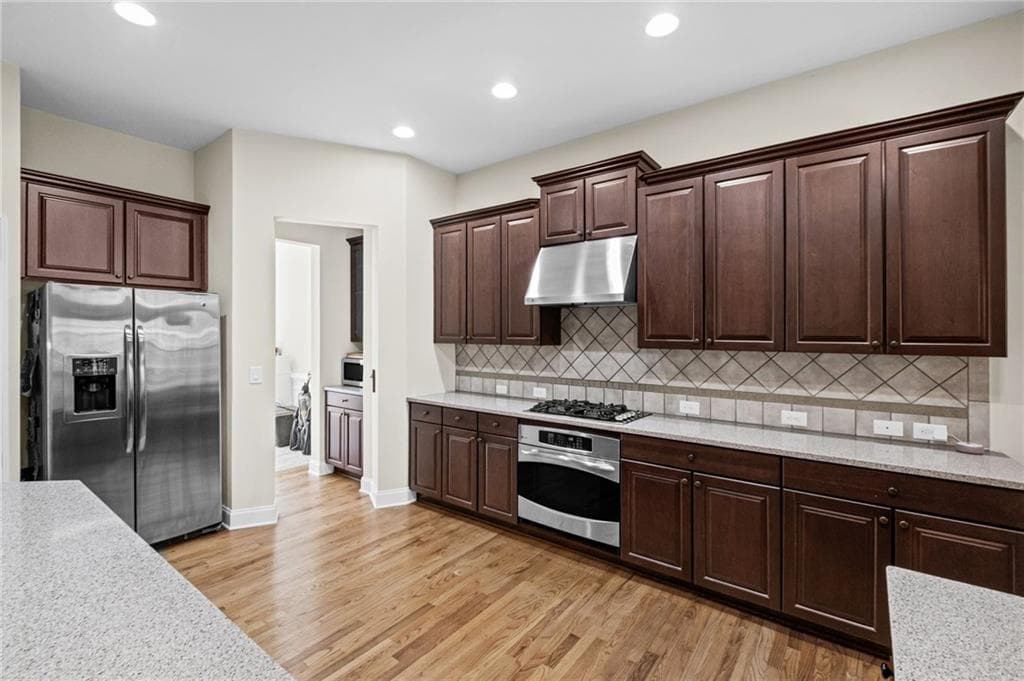 3 bedroom, 4 bathroom, 3,641 sq ft townhouse for sale at 2951 Rivergreen Lane, Atlanta, GA 30339 — photo 2