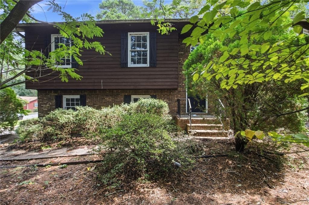4 bedroom, 2 bathroom, 2,004 sq ft single family residence for sale at 255 Belmont Farms Drive, Ellenwood, GA 30294 — photo 2
