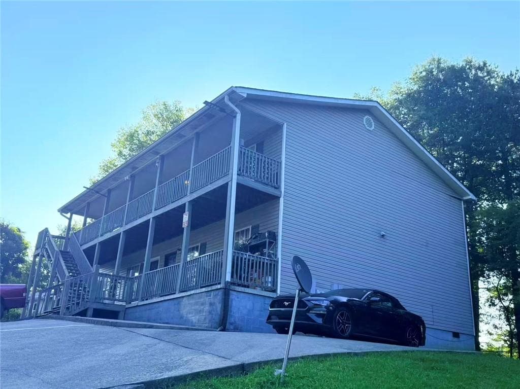 8 bedroom, 4 bathroom, 3,072 sq ft single family residence for sale at 1010 Trammell Street, Dalton, GA 30720