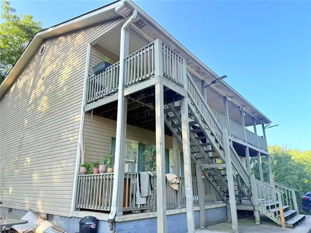 8 bedroom, 4 bathroom, 3,072 sq ft single family residence for sale at 1010 Trammell Street, Dalton, GA 30720 — photo 2