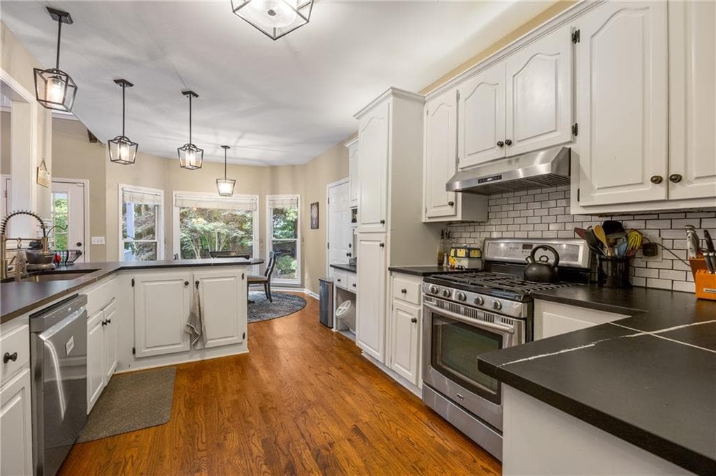 5 bedroom, 3 bathroom, 4,146 sq ft single family residence for sale at 2420 Bexford View, Cumming, GA 30041 — photo 7