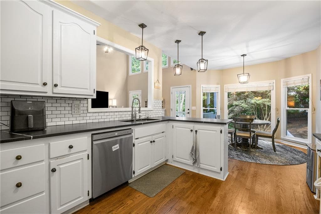 5 bedroom, 3 bathroom, 4,146 sq ft single family residence for sale at 2420 Bexford View, Cumming, GA 30041 — photo 8