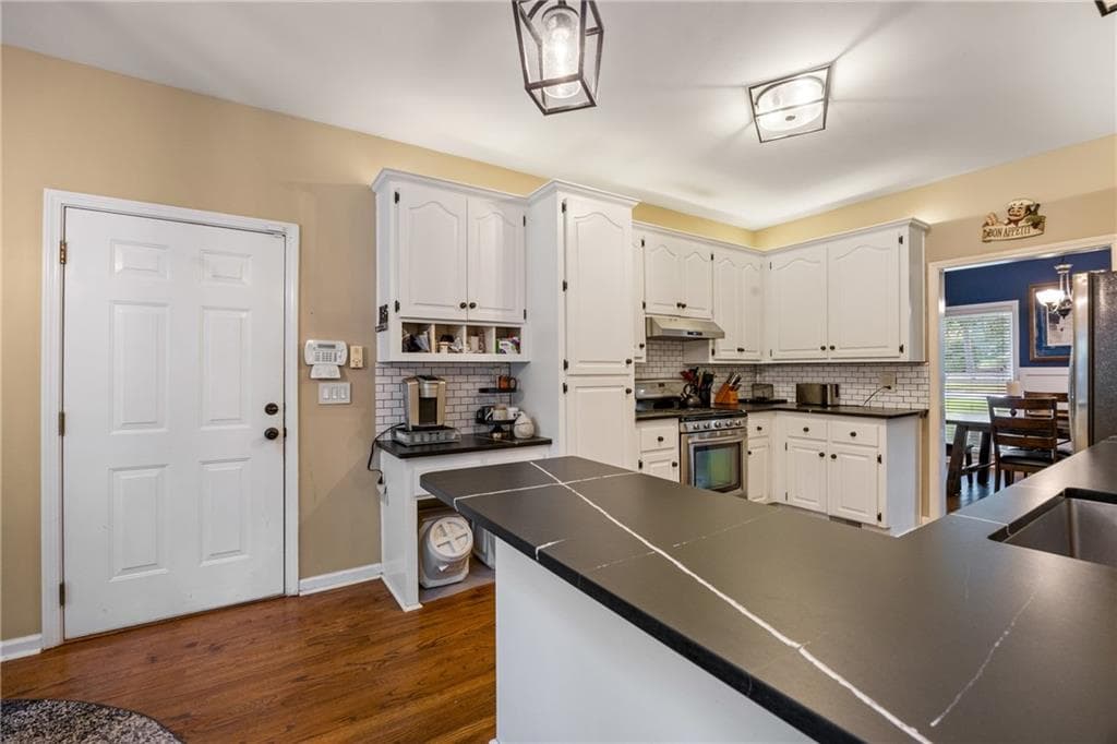 5 bedroom, 3 bathroom, 4,146 sq ft single family residence for sale at 2420 Bexford View, Cumming, GA 30041 — photo 10