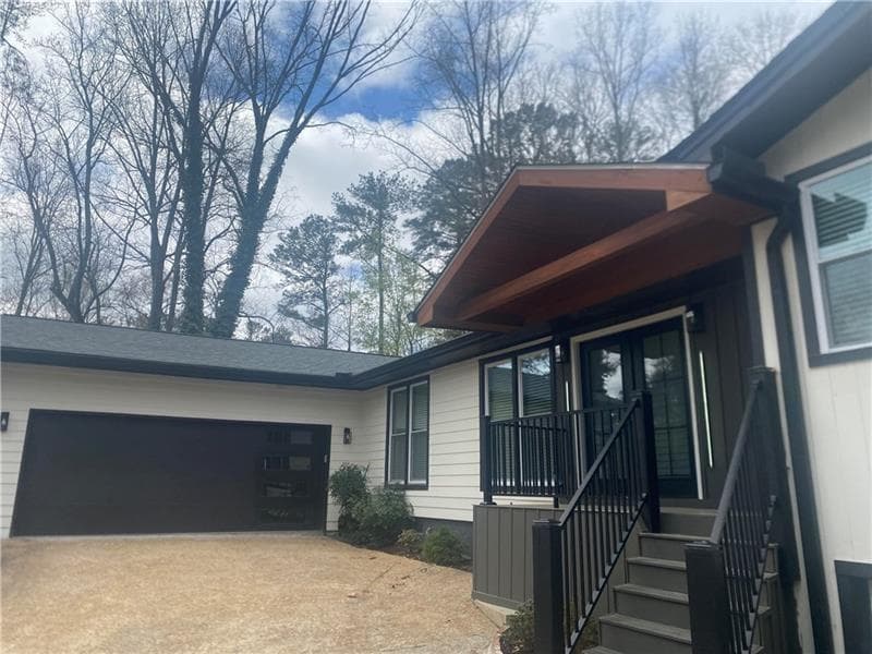 7 bedroom, 5 bathroom, 3,400 sq ft single family residence for sale at 2281 FOX HOUND Parkway, Marietta, GA 30062 — photo 1 of 46