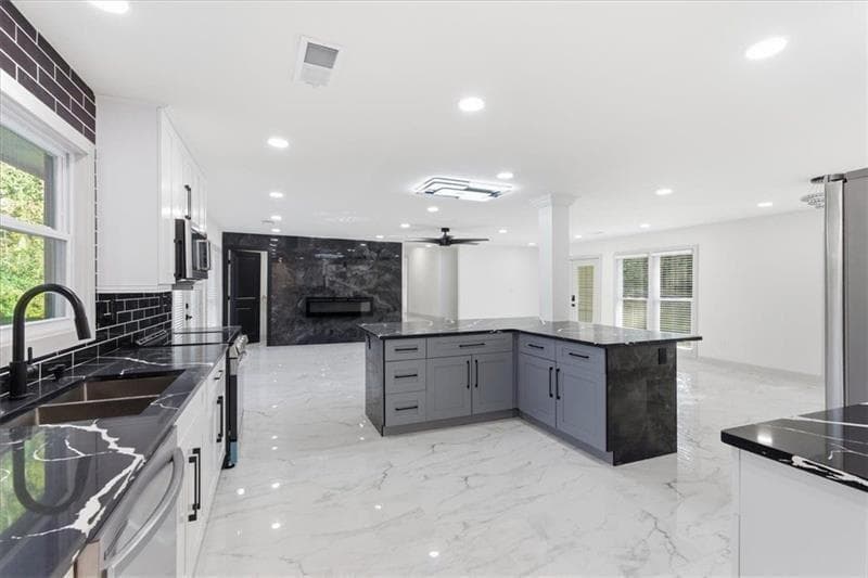 7 bedroom, 5 bathroom, 3,400 sq ft single family residence for sale at 2281 FOX HOUND Parkway, Marietta, GA 30062 — photo 9