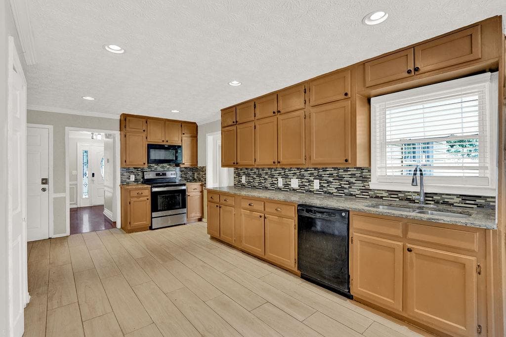 5 bedroom, 4 bathroom, 3,140 sq ft single family residence for sale at 1892 Rockbrook Court, Snellville, GA 30078 — photo 5