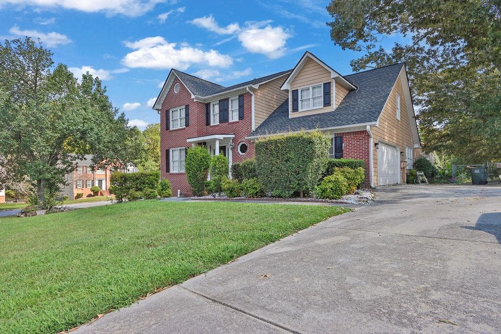 5 bedroom, 4 bathroom, 3,140 sq ft single family residence for sale at 1892 Rockbrook Court, Snellville, GA 30078 — photo 6