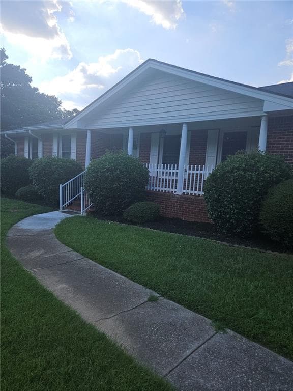 3 bedroom, 2 bathroom, 2,200 sq ft single family residence for rent at 1148 MARIFRAN Drive 1148, Conyers, GA 30094 for $1,800 a month — photo 2
