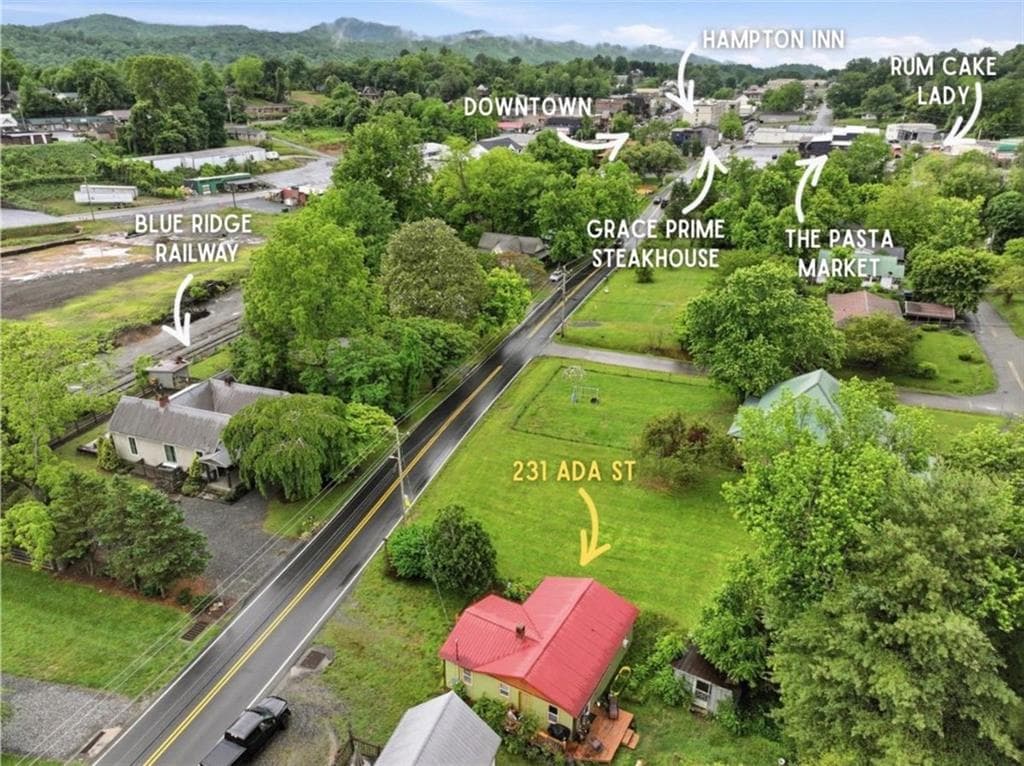 2 bedroom, 1 bathroom, 792 sq ft single family residence for sale at 231 Ada Street, Blue Ridge, GA 30513 — photo 2