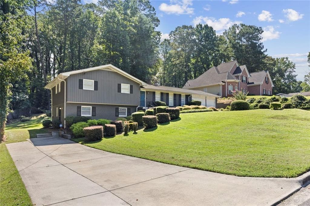 4 bedroom, 3 bathroom, 2,158 sq ft single family residence under contract at 3518 Cumberland Rd Road, East Point, GA 30344 — photo 2