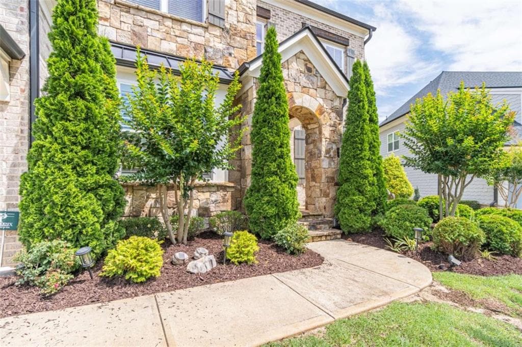 5 bedroom, 4 bathroom, 4,237 sq ft single family residence for rent at 829 Adler Court, Alpharetta, GA 30005 for $5,700 a month — photo 3