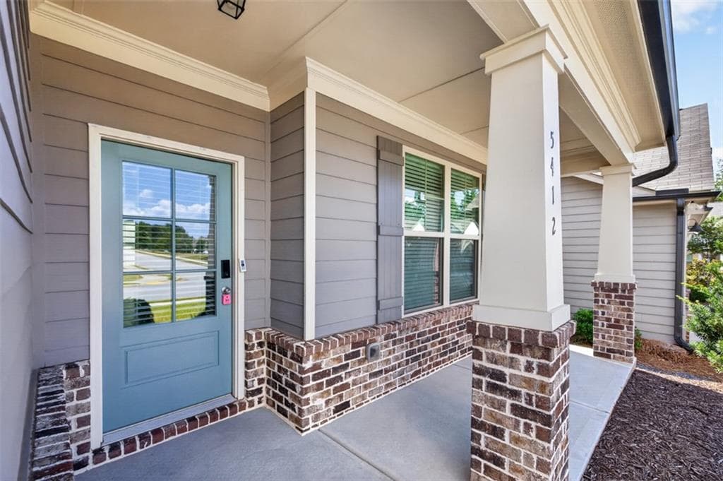 4 bedroom, 3 bathroom, 2,668 sq ft single family residence for sale at 5412 Mountain Mint, Flowery Branch, GA 30542 — photo 2