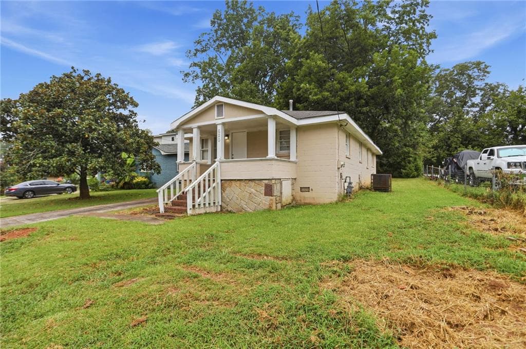 2 bedroom, 1 bathroom, 876 sq ft single family residence for sale at 620 Gibbons Drive, Scottdale, GA 30079 — photo 2
