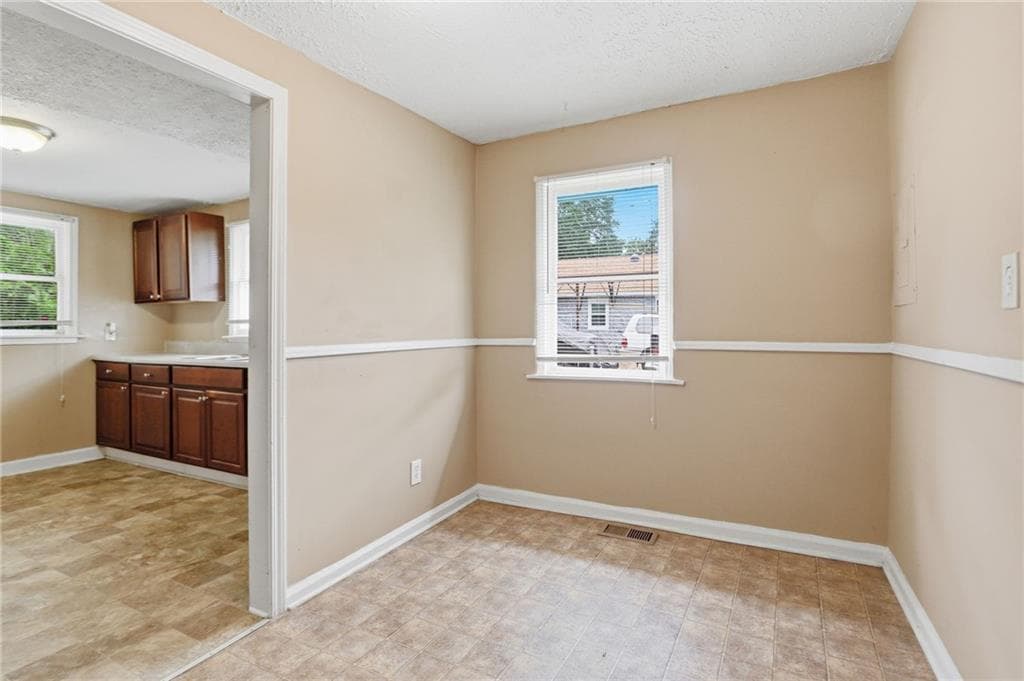 2 bedroom, 1 bathroom, 876 sq ft single family residence for sale at 620 Gibbons Drive, Scottdale, GA 30079 — photo 10