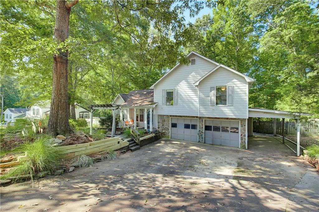 3 bedroom, 2 bathroom, 1,355 sq ft single family residence under contract at 138 Hickory Trail, Dallas, GA 30132