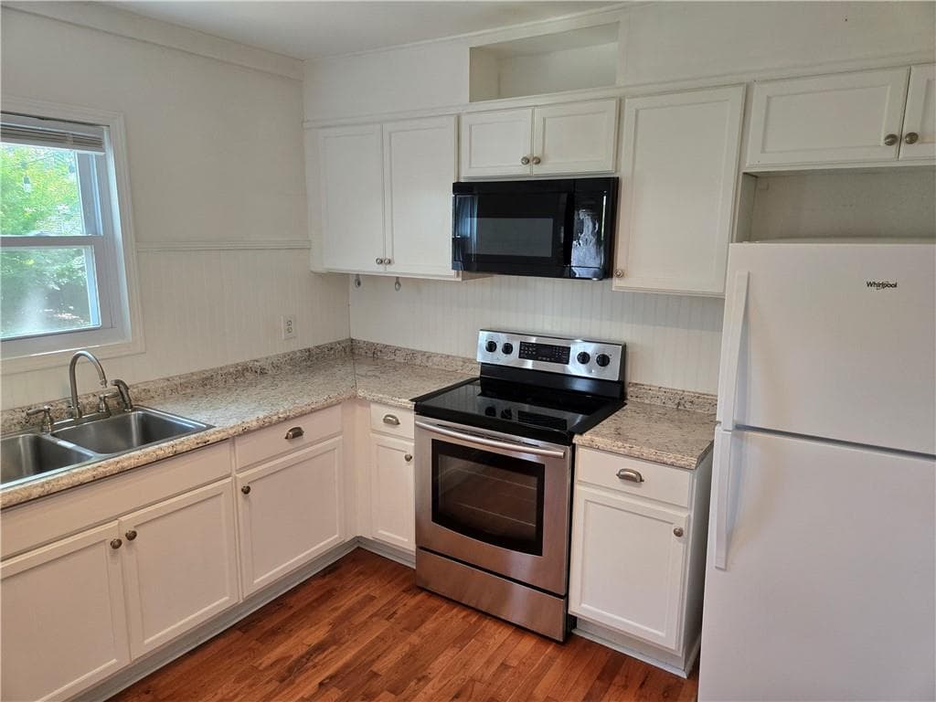 2 bedroom, 1 bathroom, 923 sq ft single family residence for rent at 2495 Amelia Avenue, Decatur, GA 30032 for $1,595 a month — photo 2