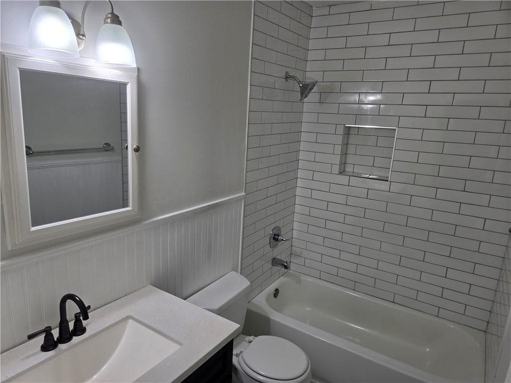2 bedroom, 1 bathroom, 923 sq ft single family residence for rent at 2495 Amelia Avenue, Decatur, GA 30032 for $1,595 a month — photo 8