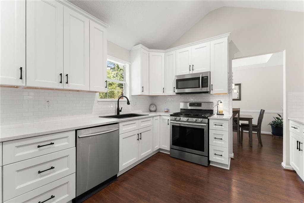 3 bedroom, 3 bathroom, 2,115 sq ft single family residence for sale at 7050 Treeline Drive, Cumming, GA 30028 — photo 8
